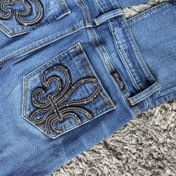 Miss Me Slim Boot Cut Embellished Rear Pocket Size Women's 28" Denim Jean - Picture 3 of 8